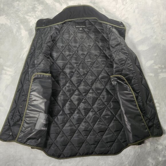 Banana Republic Mens BR+ Quilted Vest Size M Green Water Resistant Performance - Picture 7 of 8